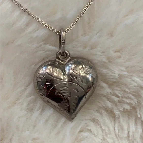 Vintage Puff Heart Pendant - Picture 2 of 6